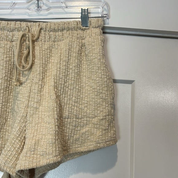 Free People Beach oasis Beige (au lait) Women's Shorts size XS. - Picture 3 of 9